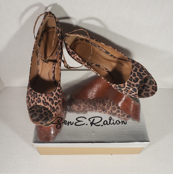 Women's GenE.R.ation Grady3 Leppard 6in Wedges - Picture 3 of 7